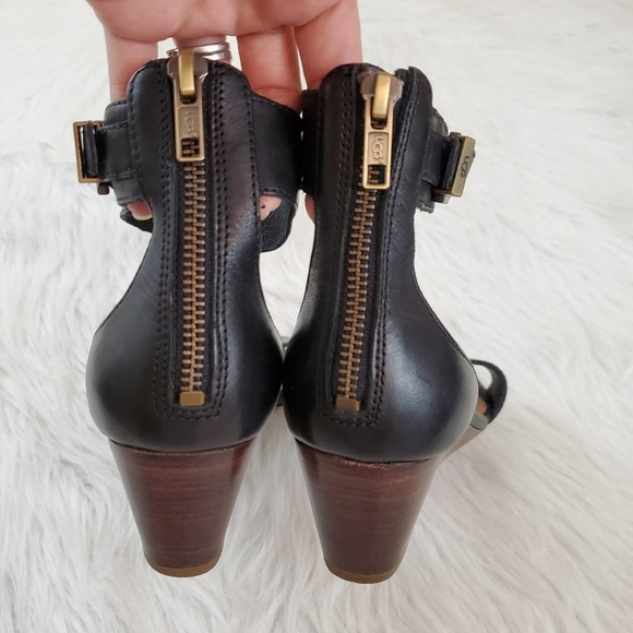UGG Sz 7 Char Strap Wedge Sandals - Fit Small - Picture 4 of 9